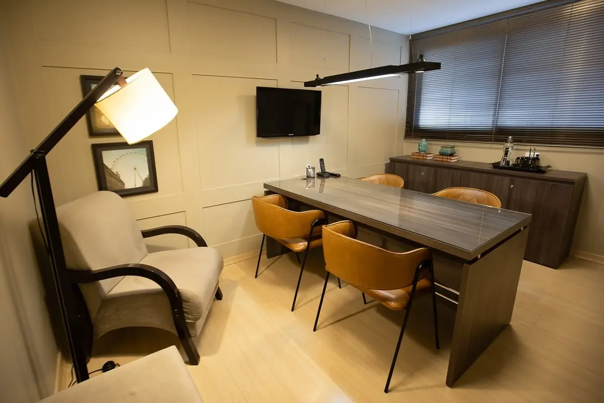 Sala de reunião aconchegante – Prime Business Centers Goiânia